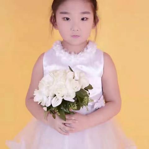 九台区第二实验小学“沐浴书香，润泽生命”师生读书分享活动之故事《我妈妈》，一年五班王一然。