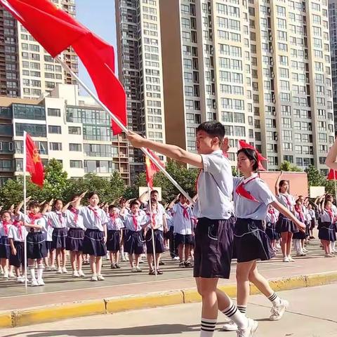 “红领巾心向党，新时代好队员”——2022年洛龙区张衡街小学少先队员入队仪式