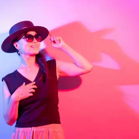 夏 日 炫 彩 女 神