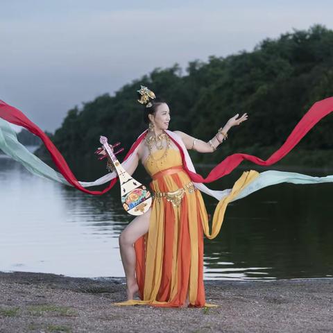 洛 神