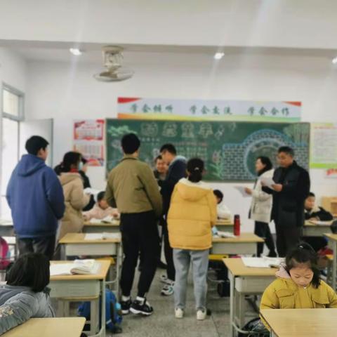 林湖中心校举办国学经典黑板报评比活动