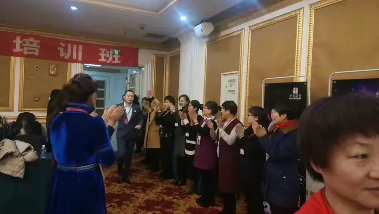 元式催眠高阶课学习，导师李少元老师说:信息时代，拼得是学习的速度!