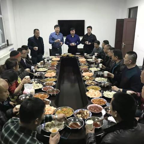 正月初一，经营五部开展“过年聚、吃饺子、贺新春”团拜活动！