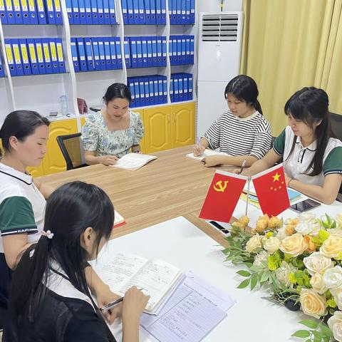 临高县县直机关幼儿园党支部学习海南省第八次党代会报告精神