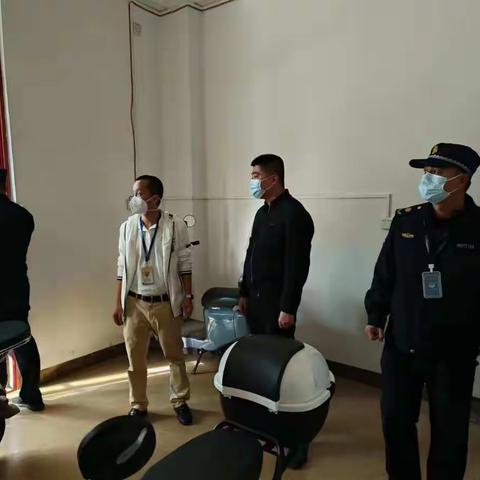 【美兰区灵山镇新市村】灵山镇武装部部长邓雄帅前往新市村实地走访排查消防安全隐患