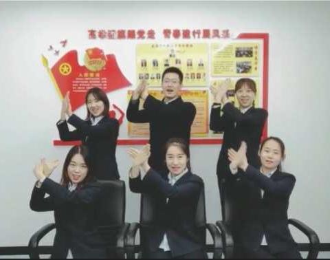 建行盘锦分行团委祝您新年快乐！