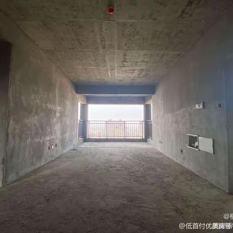 ⭐🔑万霖钱丰，高层视野巴适产权115，一口价69.8万，老证4/2/2 ，房子正中庭6049