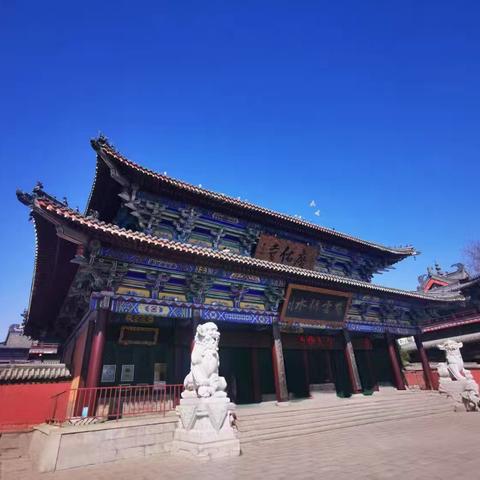 僧袍褪尽色，禅意化为骨