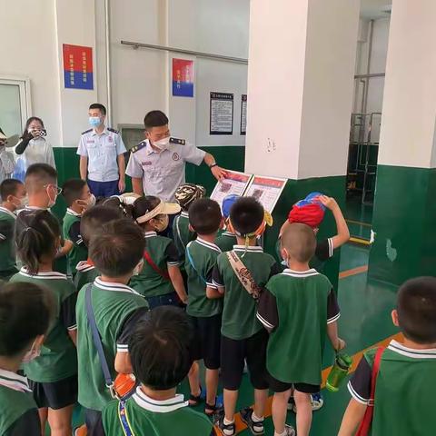 裕华路消防站迎接幼儿园小朋友进消防站参观学习