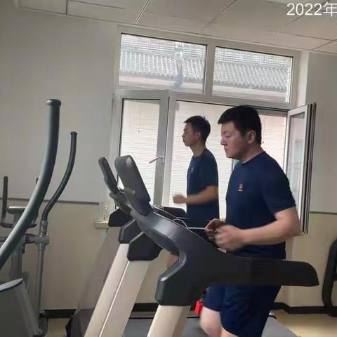裕华路消防救援站组织体能训练