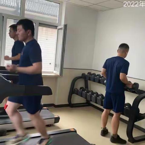 裕华路消防救援站组织体能训练