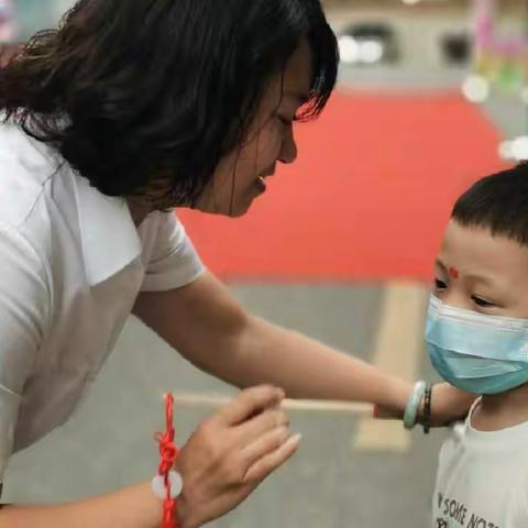 “点朱砂启智，赠书签明礼”——蒸湘区西站路小学一年级“萌新”入学啦！