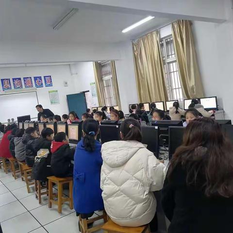 展课堂风采，促教师成长