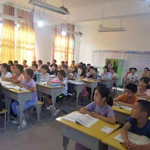 青蓝工程见实效，汇报课堂放异彩 | 五斗江中学开展“青蓝工程”汇报课活动