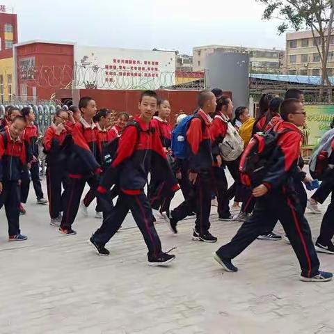 争做新时代好队员————第二师三建中学六(1)班研学活动