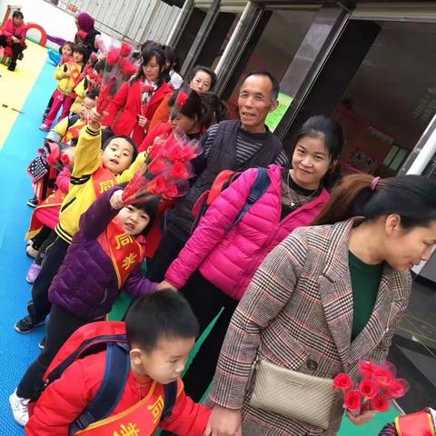 玫瑰飘香，因你而浓！女神节快乐！