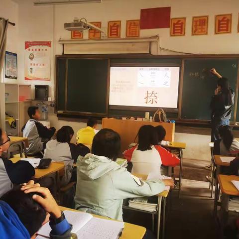 “金秋十月，缤纷校园”一一记赣州经开区青少年活动中心湖边中学基地10月份掠影