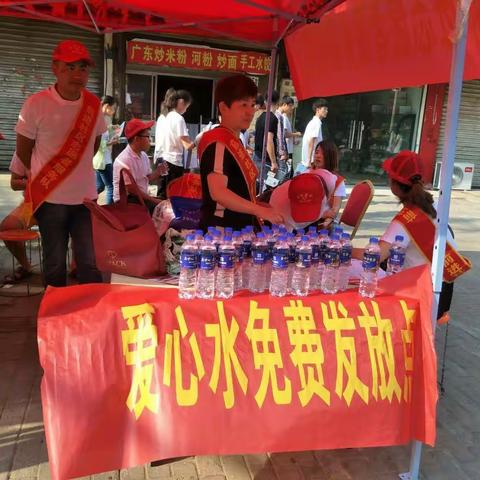 临泉县旗袍协会及青年志愿者协会的志愿者们爱心助考，大爱无疆🙏🙏🙏