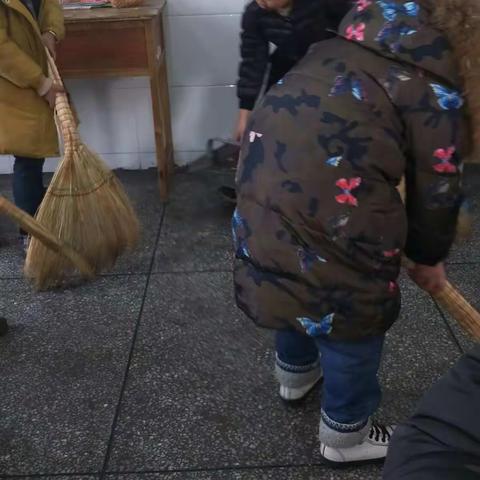 实验二小“日行一善，月习一德”道德养成教育系列活动一一班在行动