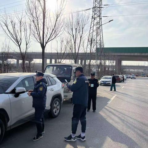 整治占道经营  确保道路通畅