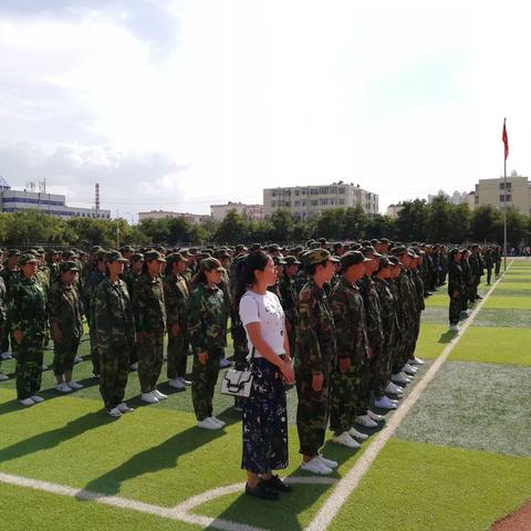 学习国防教育知识，掌握相关军事技能， 弘扬爱国主义精神（副本）