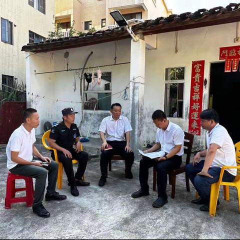 县政府副县长伍发权到光坡镇坡尾村入户走访脱贫户