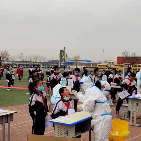 核酸采集进校园，守护师生健康防线——灵沙卫生院开展校园核酸检测工作