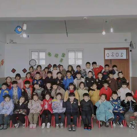 我可爱的三年半乘客 你们好你所乘坐的2018——2021年不返航号列车即将到达终点站请你整理好你所携带的物品