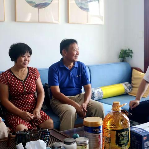 市局党委委员、特勤局局长毛流敏慰问特警支队抗疫民警家属