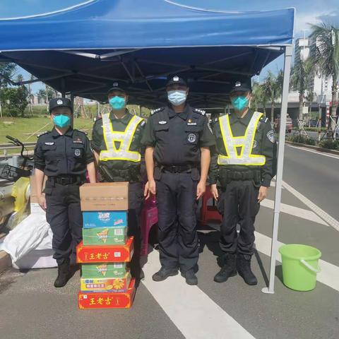 特警支队组织慰问防疫一线执勤警力