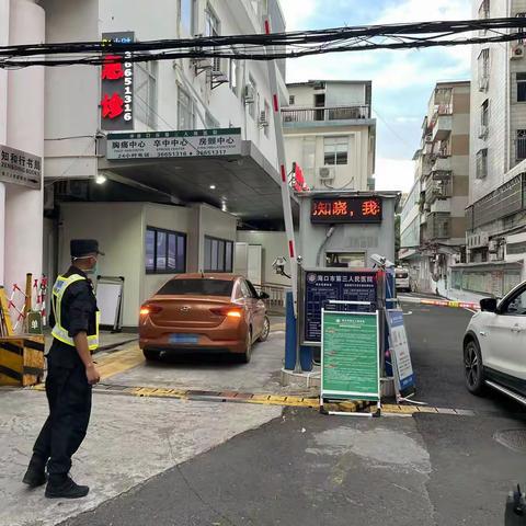 孕妇突发剧烈腹痛 执勤特警及时送医