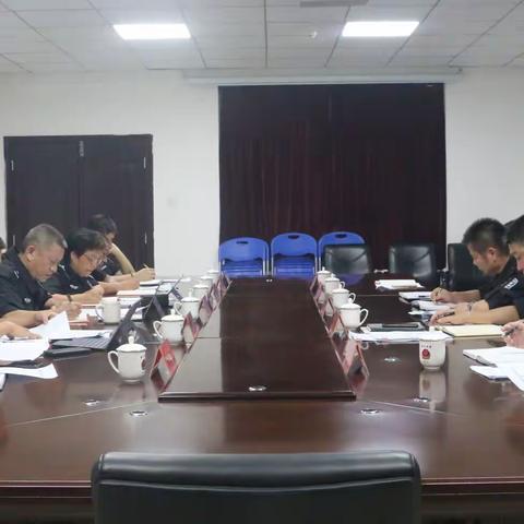 特警支队召开党委理论学习中心组学习（扩大）会议