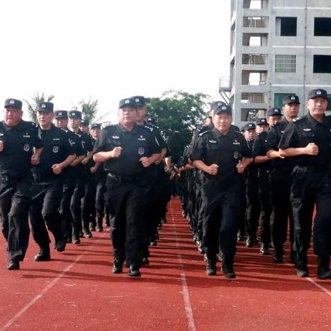无惧“高炎值” 苦练砺精兵——特警支队封闭备勤集训掀起训练热潮
