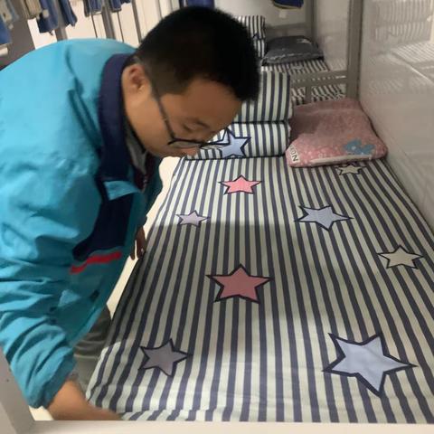 艰辛知人生，实践出真知--八年级九班校园一日实践活动之丰富体验