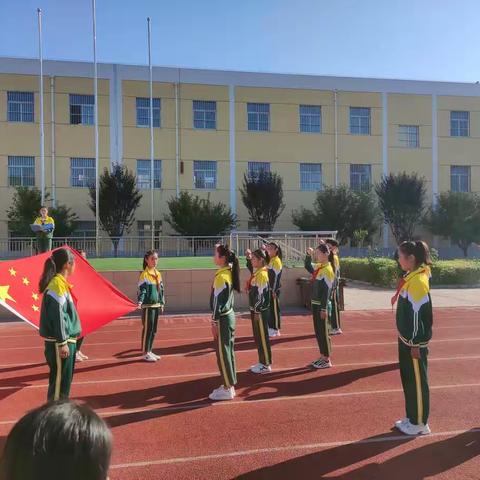 薪火相传，国旗飘扬——渭南市临渭区阳郭镇中心小学国旗班交接仪式