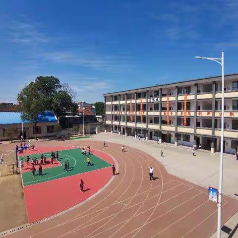 青春年少，骄阳似火