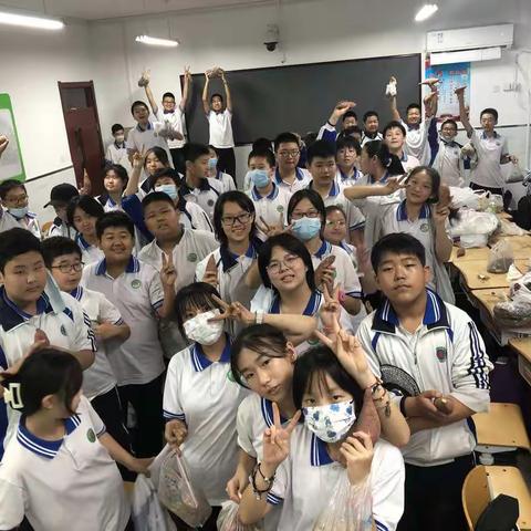 “春种一粒粟，秋收万颗子”——初二（8）班收获季