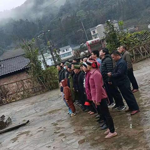 引以为戒放下包袱 团结奋进向前看