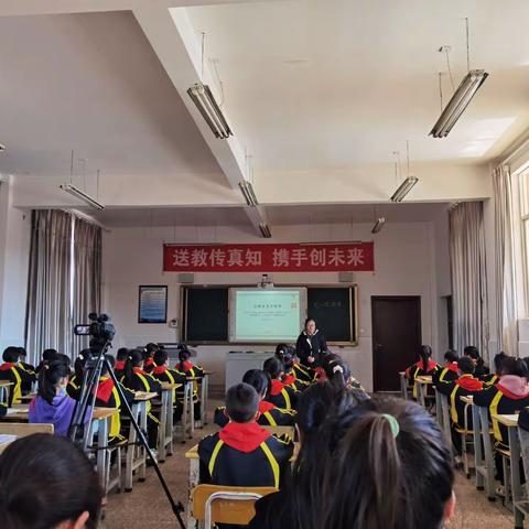 加强校际交流，促进共同发展---文山市第三学区小学部习作交流活动