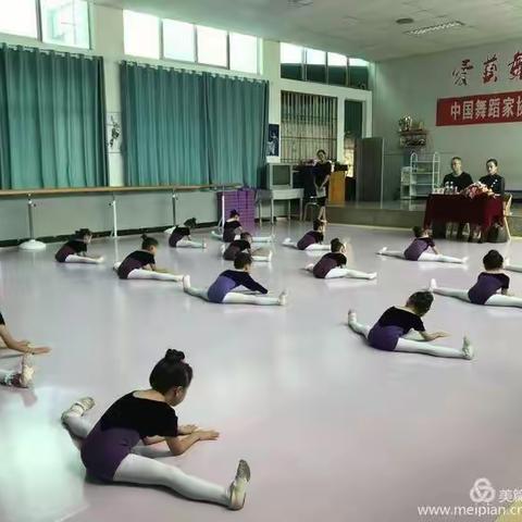 只要您或您子女热爱舞蹈，想培养子女的舞蹈兴趣，都欢迎你们来参加培训!