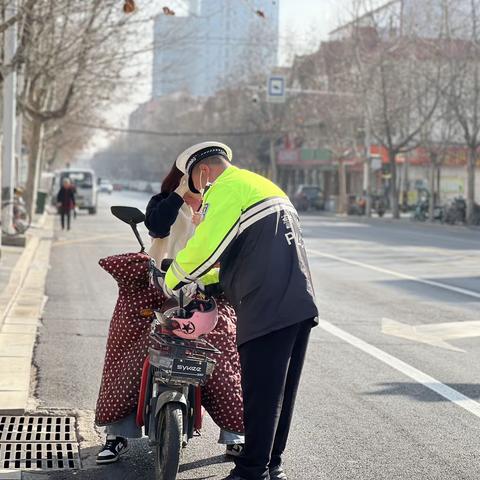 鹿泉交警开展非机动车违法行为专项治理整治行动