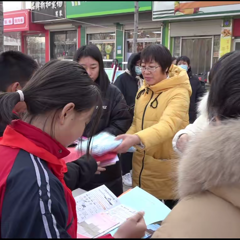 卢龙县总工会会同司法局等部门开展12.4宪法宣传活动