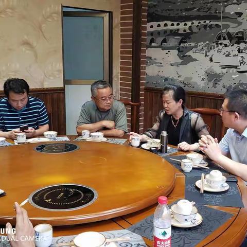 全国各地的爱酒人士来茅台向冯老师学习酱酒！