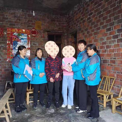 牵手爱心志愿者上埠服务队