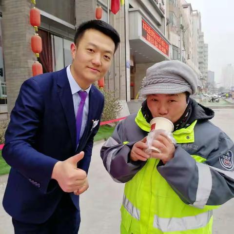“腊八节的祝福，您收下！”——焦家湾东社区联合鱼池口狗不理餐饮店在腊八节慰问一线保洁员