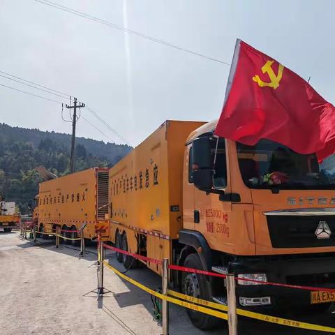 带电中心：雷锋精神代代传 人民电工暖人心