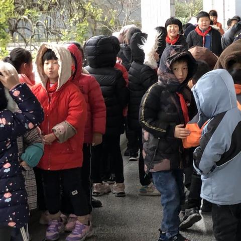 走进图书馆   书香伴我行