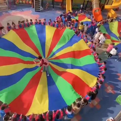 金月亮幼儿园新城分园❤️金月亮幼儿园建材分园🌱拥抱春天💐播种绿色🍀