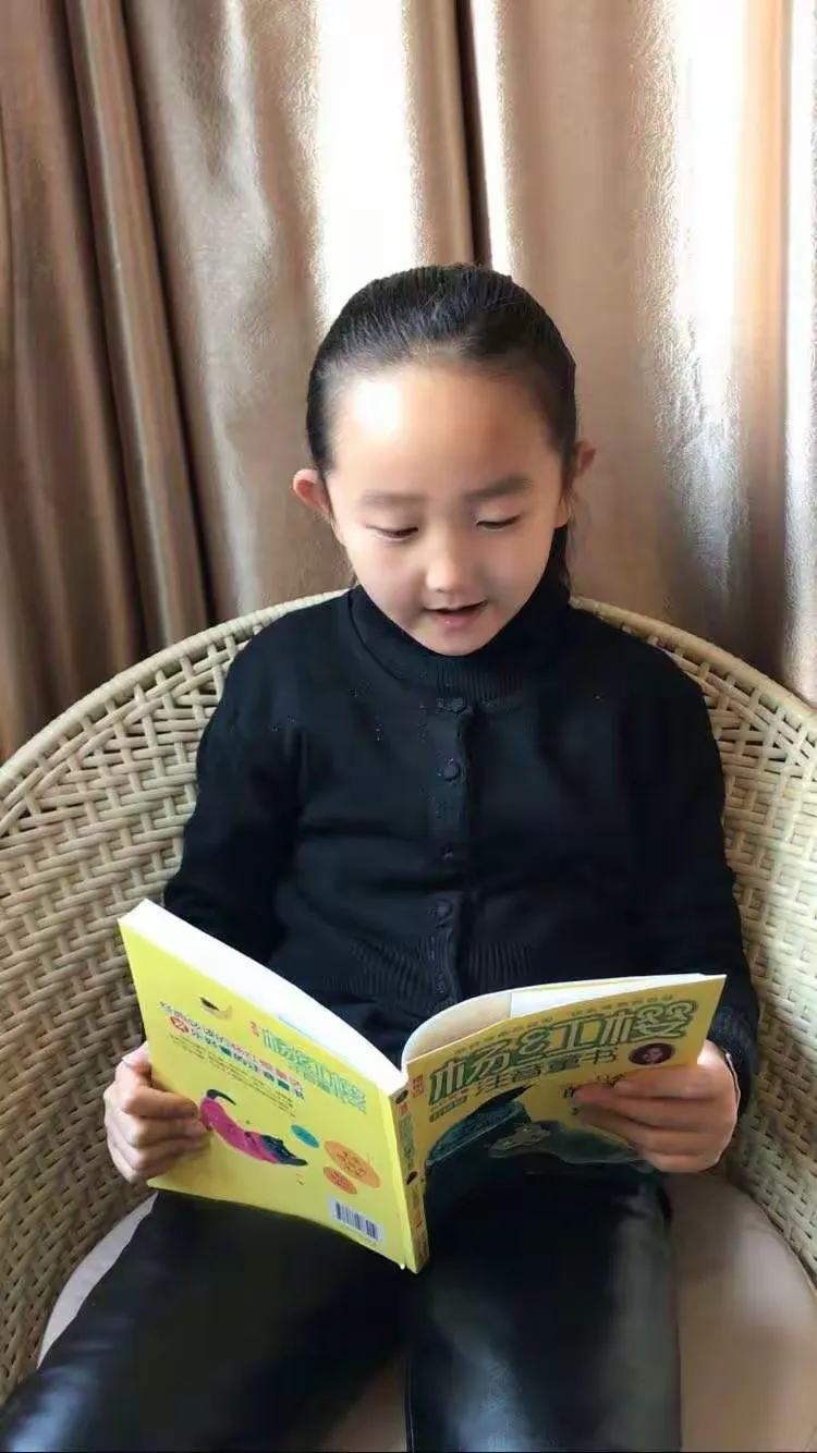 《我爱读书》科区实验小学二年六班 张师嘉