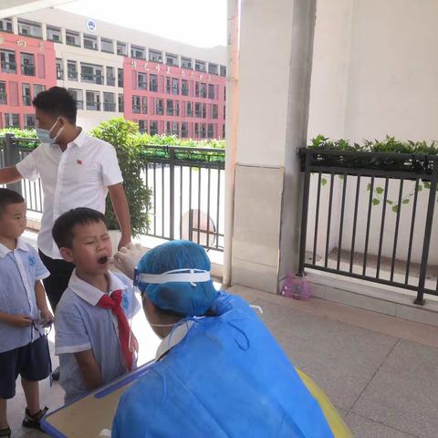 筑牢核酸常态网，护航师生健康路---广信区第八小学有序开展常态化核酸检测工作